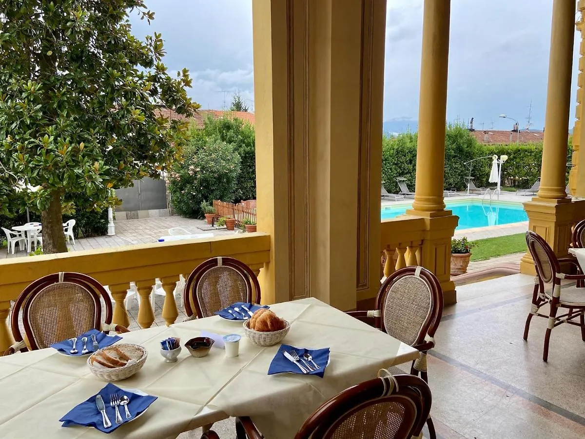 Villa Moorings Barga 3*,  Italien