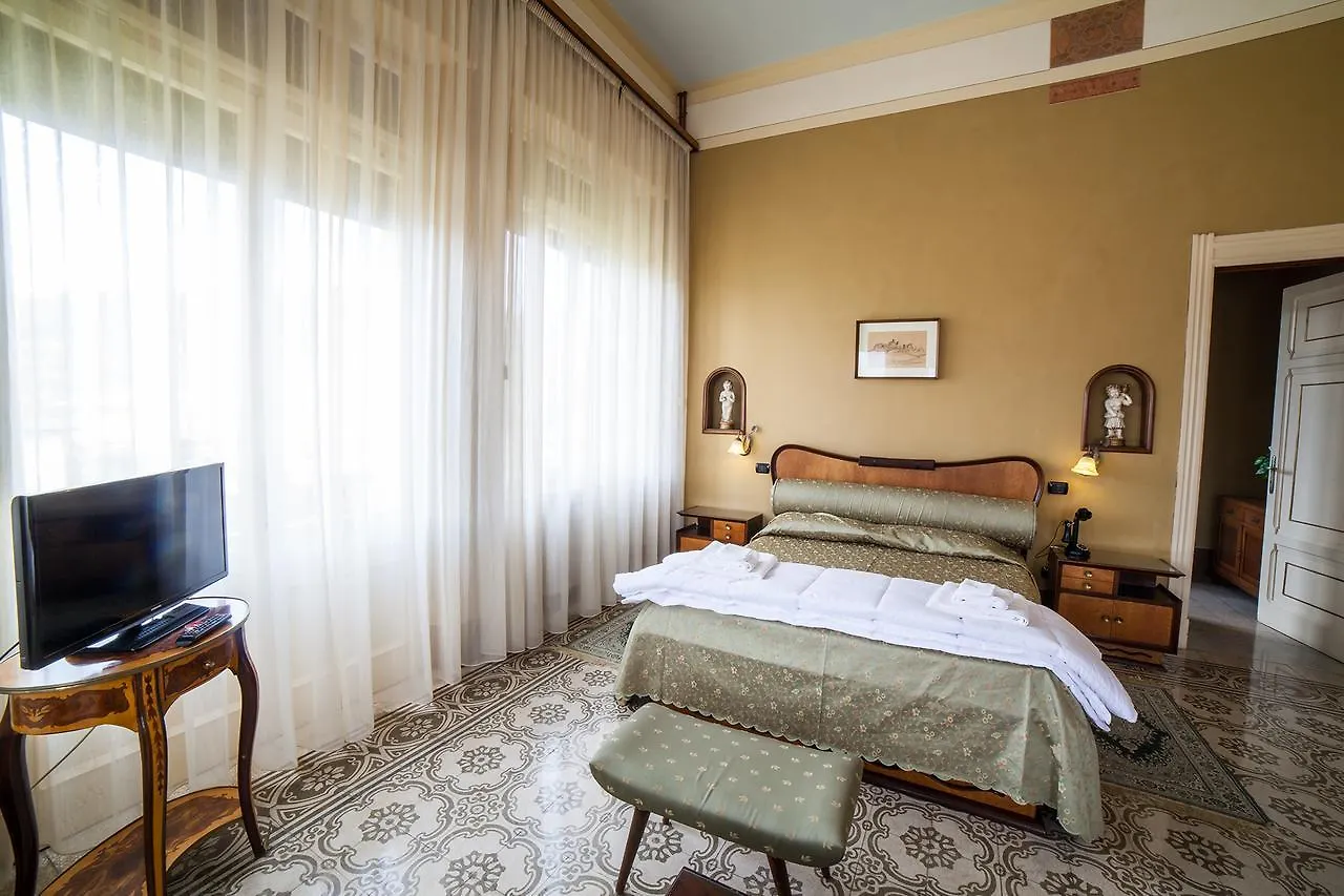 Villa Moorings Barga Italien